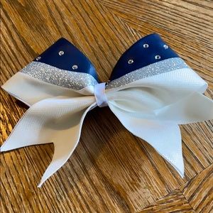 Cheer bow